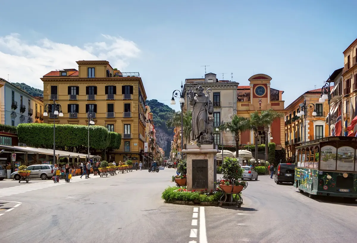 Piazza Tasso in Sorrento with the Sant'Antonino statue, the Carmine church and the vallone gap behind